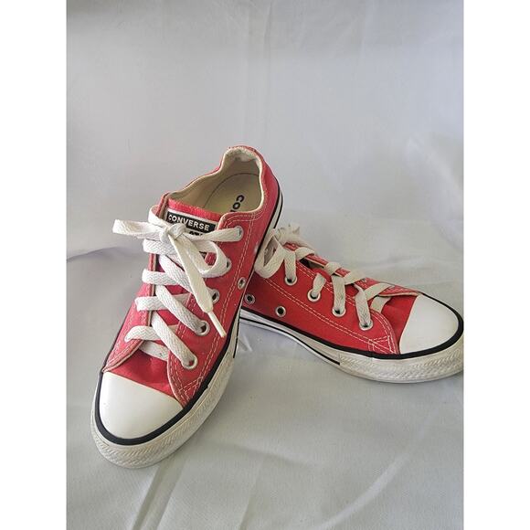 Red Converse Low Top Chuck Taylor Size 1 Youth Boys Or Girls Unisex - Picture 1 of 7